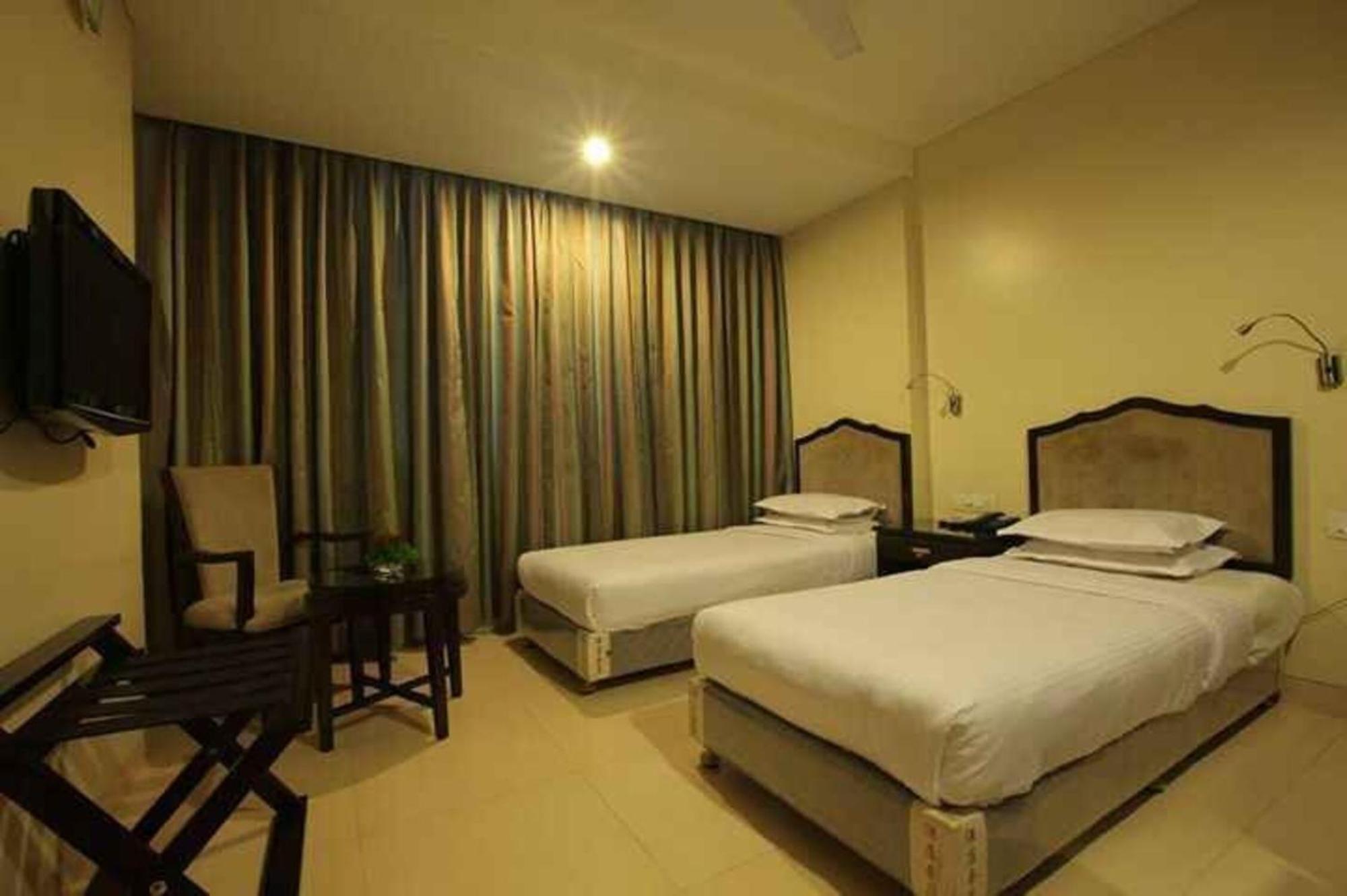 Hotel Ashoka, Pune Yerandwane Esterno foto